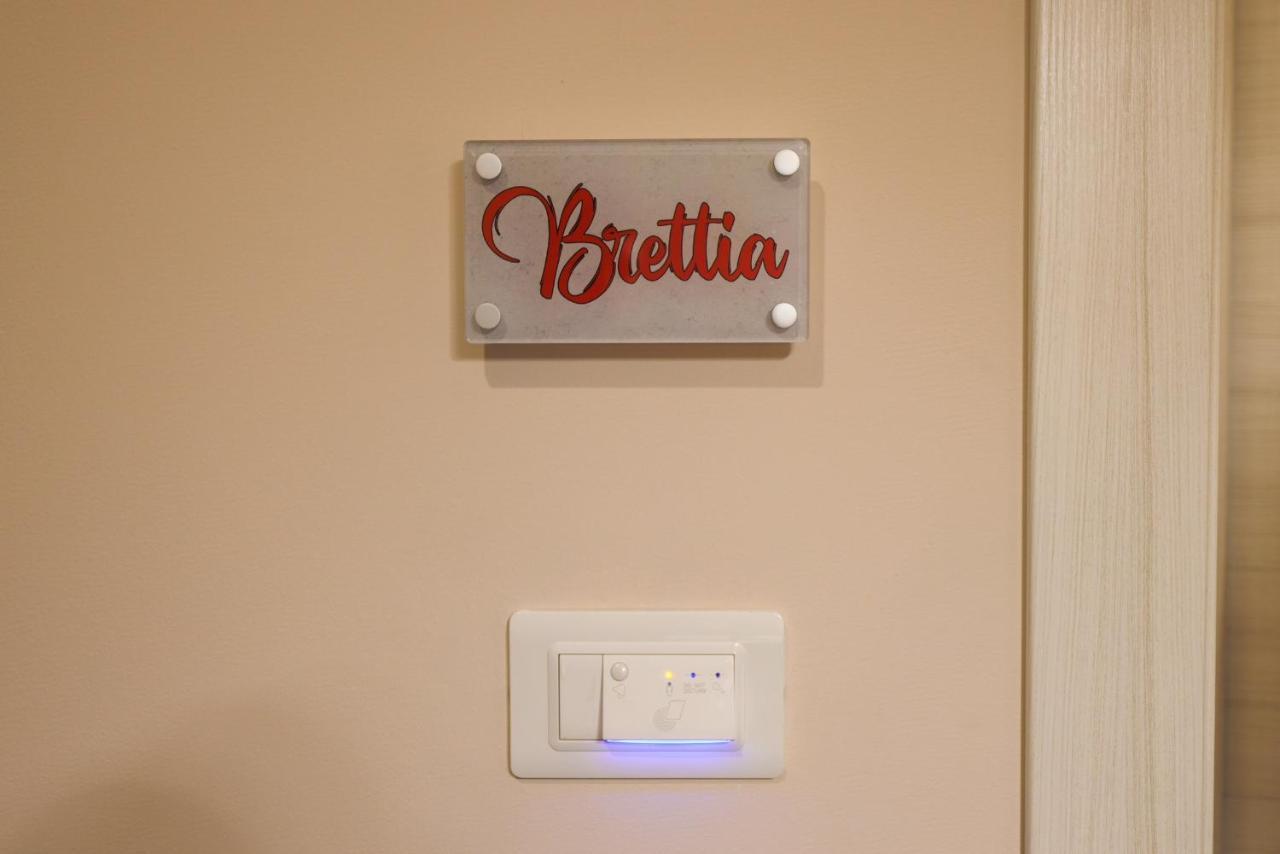 Brettia Guest Rooms Cosenza Esterno foto