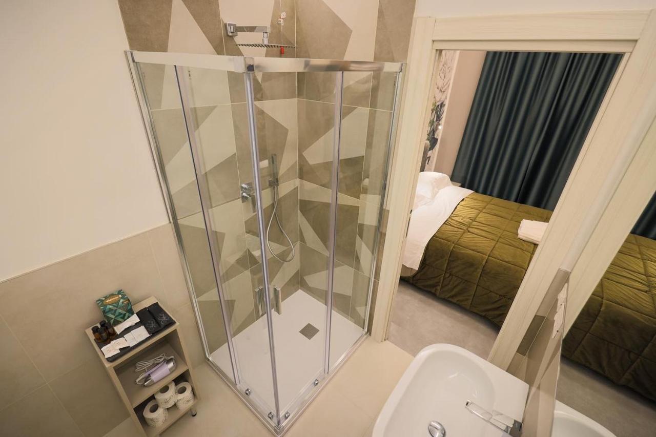 Brettia Guest Rooms Cosenza Esterno foto