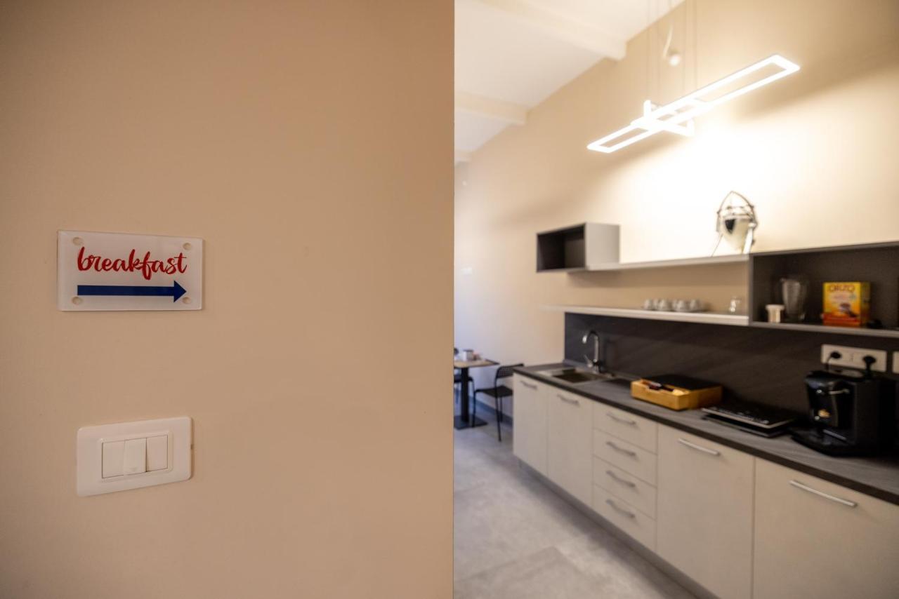 Brettia Guest Rooms Cosenza Esterno foto