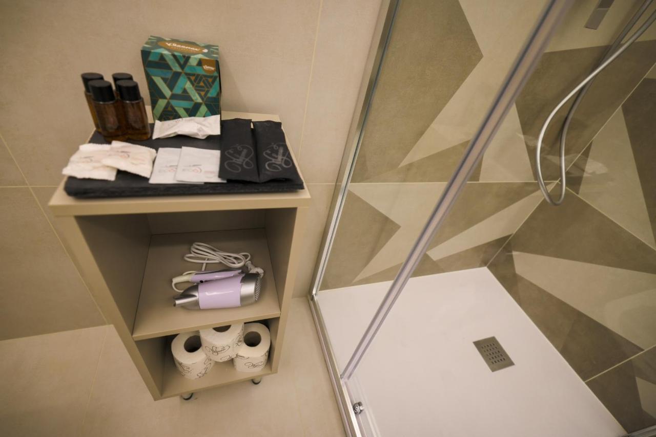 Brettia Guest Rooms Cosenza Esterno foto