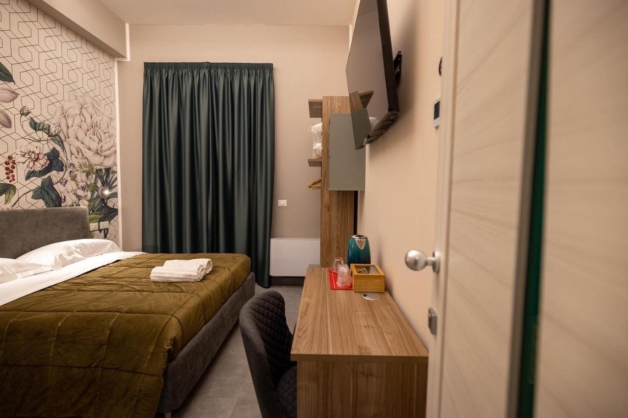 Brettia Guest Rooms Cosenza Esterno foto